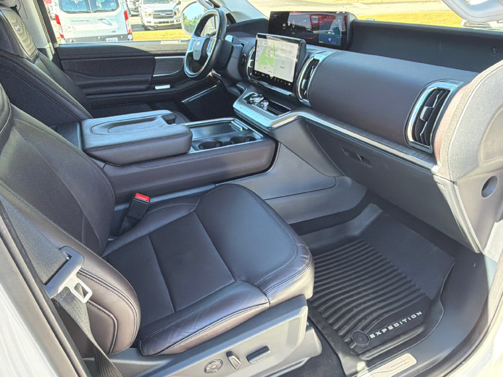 Used 2025 Ford Expedition Max Platinum w/ Platinum Ultimate Package AWD/4WD image 13