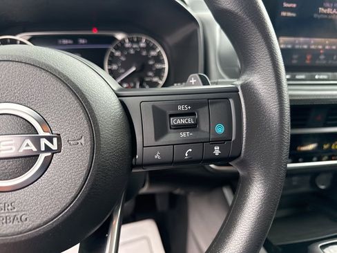 Used 2024 Nissan Rogue SV image 21