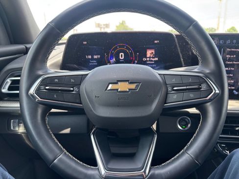 Used 2025 Chevrolet Traverse LT FWD image 31
