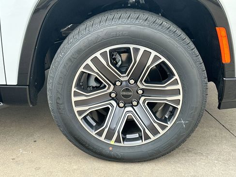 New 2025 Jeep Wagoneer 4WD w/ Convenience Group I image 10