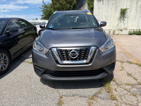 Used 2019 Nissan Kicks SV FWD image 4