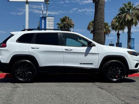Used 2023 Jeep Cherokee Altitude Lux AWD/4WD image 7