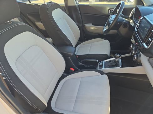 Used 2025 Hyundai Venue SEL FWD image 10