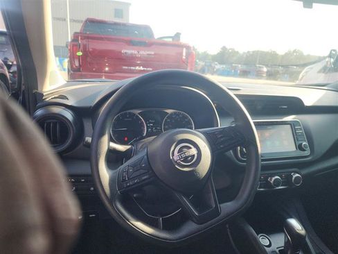 Used 2023 Nissan Kicks S FWD image 5
