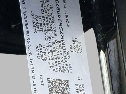 Used 2025 Cadillac Optiq Luxury 2 w/ LPO, Floor Liner Package image 32