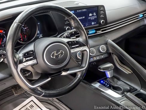 Used 2022 Hyundai Elantra SEL FWD image 15