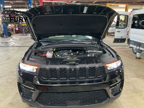 Used 2024 Jeep Grand Cherokee Limited w/ Luxury Tech Group II AWD/4WD image 22