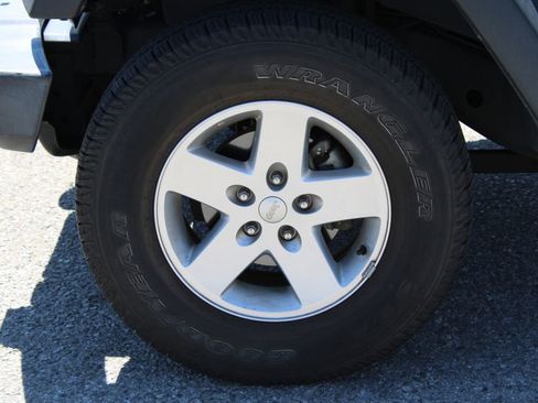 Used 2018 Jeep Wrangler Sport AWD/4WD image 8