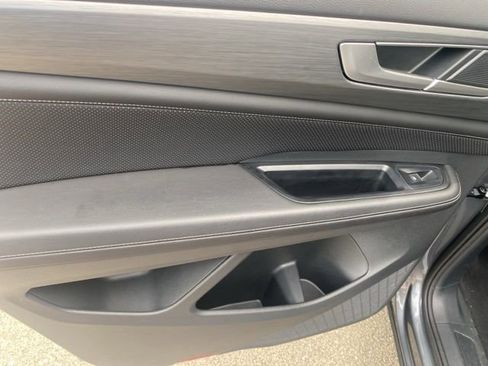 Used 2024 Volkswagen Atlas Cross Sport SE image 12