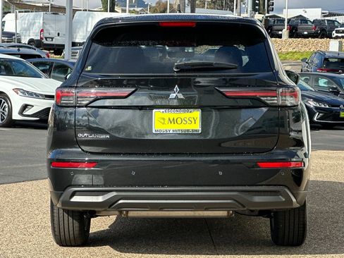 New 2026 Mitsubishi Outlander ES image 5