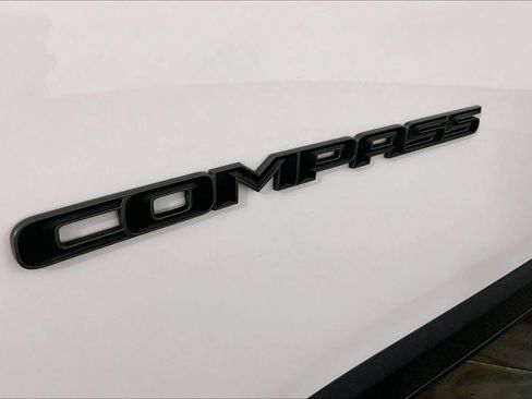 Used 2025 Jeep Compass Trailhawk AWD/4WD image 8
