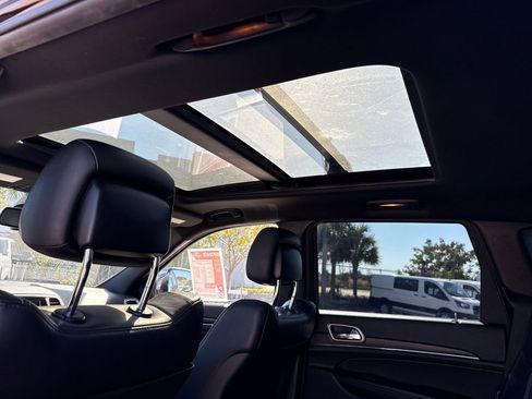 Used 2014 Jeep Grand Cherokee Limited w/ Luxury Group II image 6