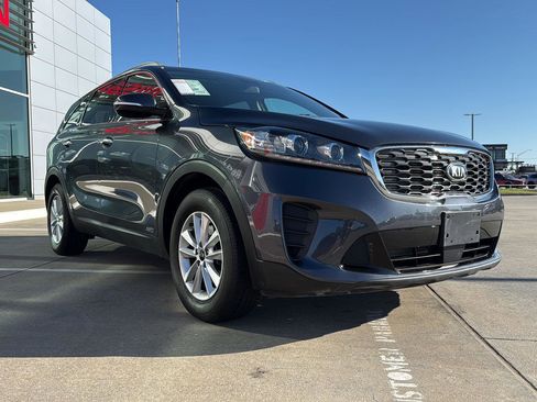 Used 2020 Kia Sorento LX w/ LX I4 Convenience Package AWD/4WD image 4