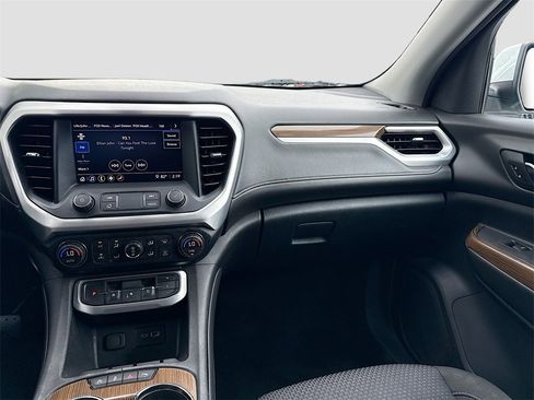 Used 2021 GMC Acadia SLE image 23