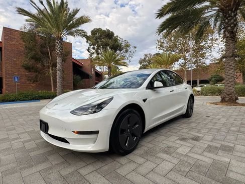 Used 2023 Tesla Model 3 Standard Range RWD image 3