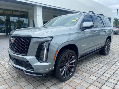 Certified 2025 Cadillac Escalade V AWD/4WD image 2