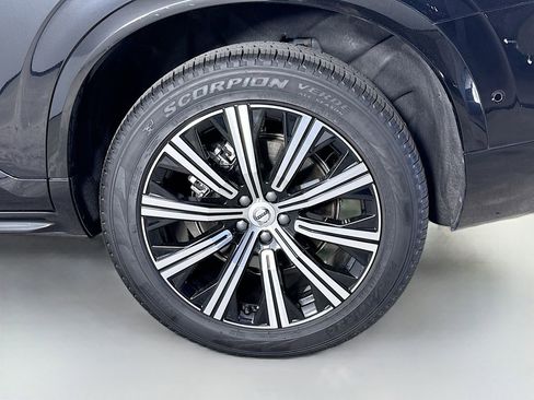 Certified 2025 Volvo XC90 B6 Plus image 33