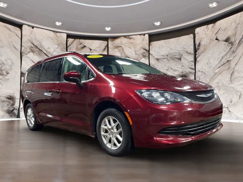 Used 2020 Chrysler Voyager Lxi FWD image 14