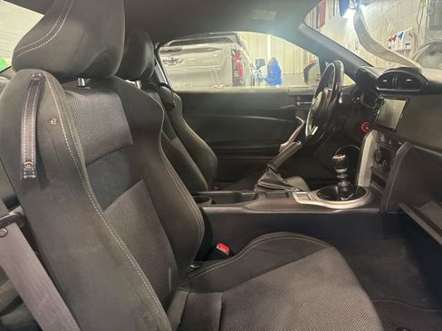 Used 2017 Toyota 86 image 26