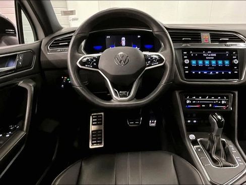 Used 2023 Volkswagen Tiguan SE R-Line FWD image 6