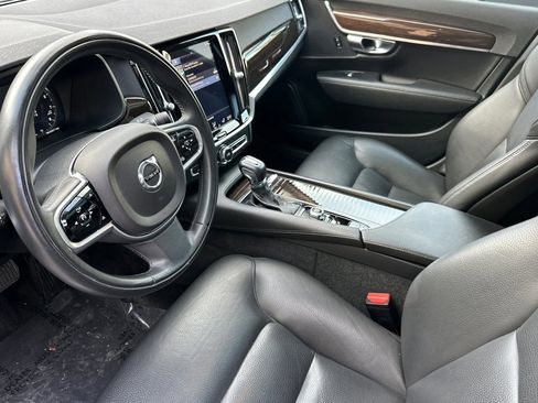 Used 2018 Volvo S90 T5 Momentum w/ Convenience Package image 4
