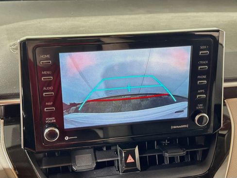 Used 2021 Toyota Corolla LE FWD image 2