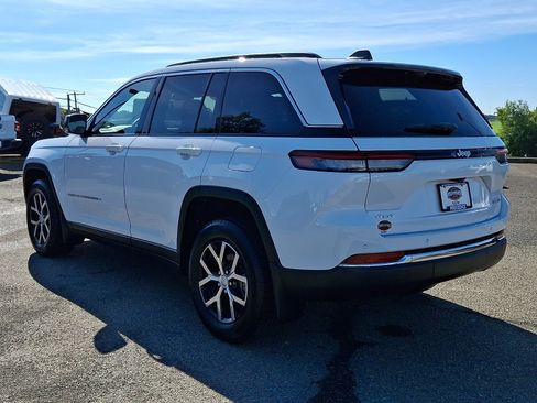 Used 2025 Jeep Grand Cherokee Limited w/ Luxury Tech Group II AWD/4WD image 5