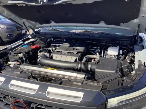 Used 2025 Nissan Frontier PRO-4X AWD/4WD image 44