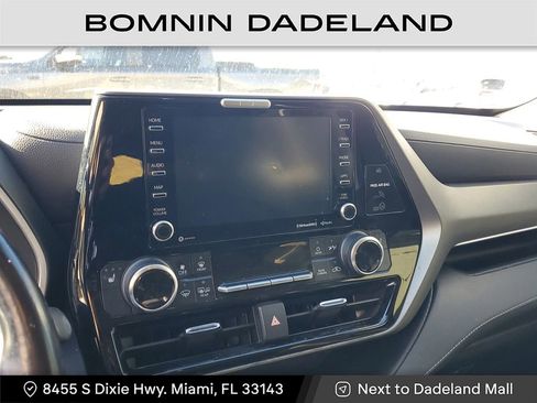 Used 2021 Toyota Highlander XLE image 9