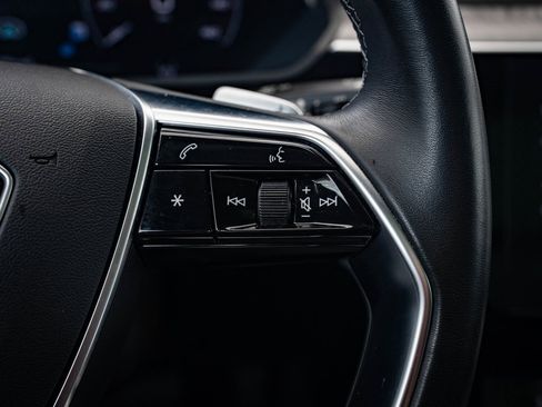 Used 2022 Audi e-tron Premium w/ Convenience Plus Package image 27