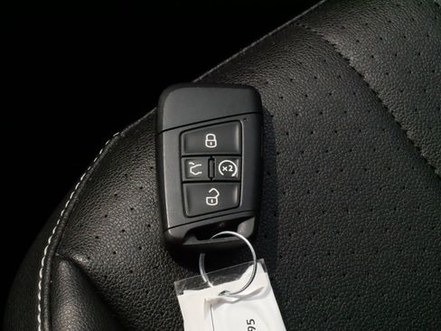 Certified 2023 Volkswagen Tiguan SE R-Line AWD/4WD image 31