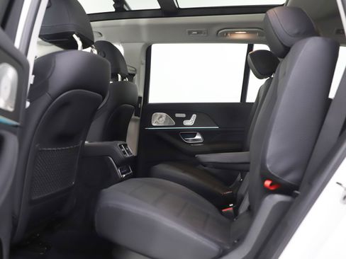 Used 2023 Mercedes-Benz GLS 580 4MATIC image 23