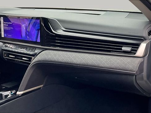 Used 2025 Toyota Camry XLE w/ Premium Package FWD image 19