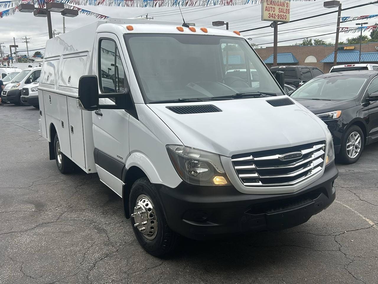 Used 2016 Freightliner Sprinter 3500 w/ Driver Comfort Package RWD image 8