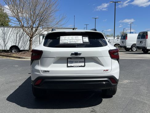 New 2026 Chevrolet Trax RS w/ Sunroof Package image 8