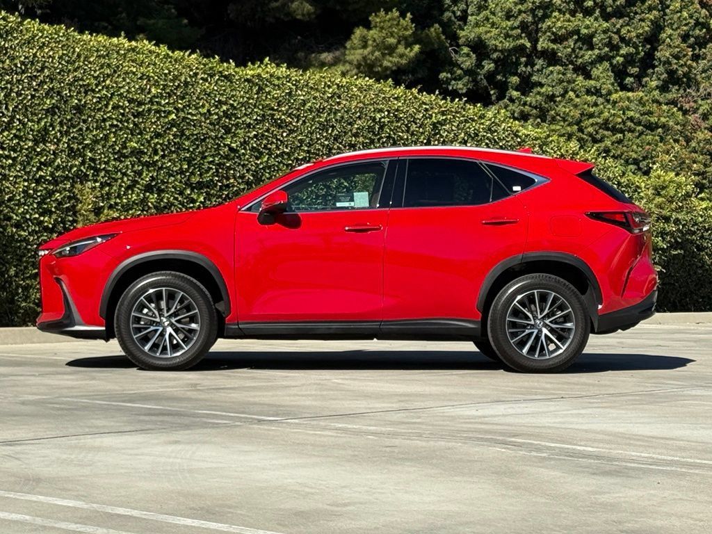 Certified 2025 Lexus NX 250 FWD image 8