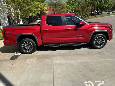 Used 2025 Toyota Tundra Limited AWD/4WD image 11