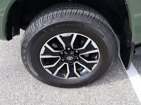 Used 2021 Toyota Tacoma TRD Sport AWD/4WD image 4