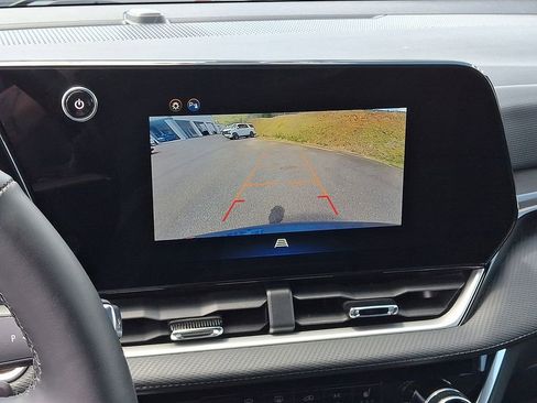 Used 2025 Chevrolet Equinox LT AWD/4WD image 18