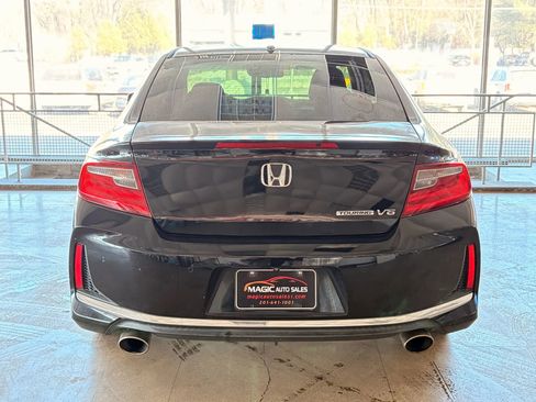 Used 2017 Honda Accord Touring image 8