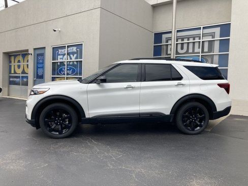 Used 2024 Ford Explorer ST-Line w/ Class IV Trailer Tow Package AWD/4WD image 3