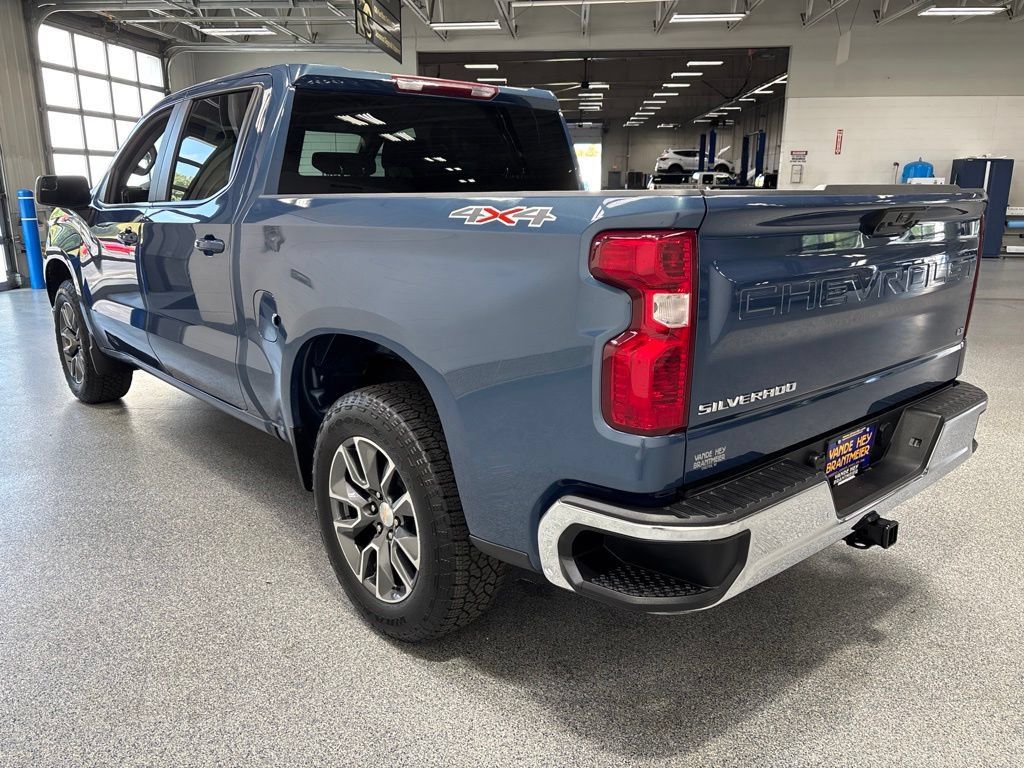 Used 2024 Chevrolet Silverado 1500 LT AWD/4WD image 5