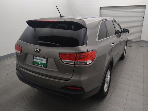 Used 2017 Kia Sorento L FWD image 7