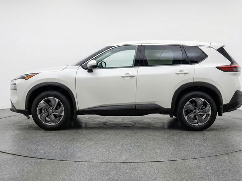 Used 2025 Nissan Rogue SV image 5