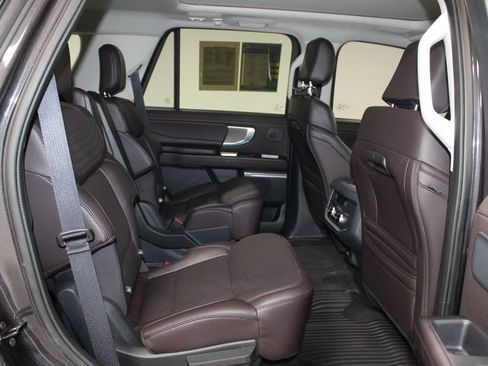 Used 2025 Ford Expedition Platinum w/ Platinum Ultimate Package AWD/4WD image 34