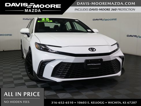 Used 2025 Toyota Camry SE w/ Convenience Package FWD image 1