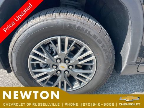 Used 2025 Chevrolet Traverse LT FWD image 21
