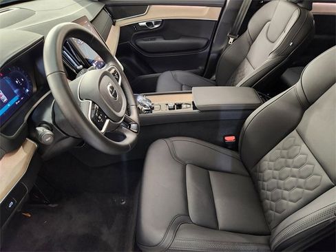 Used 2025 Volvo XC90 B5 Plus image 14