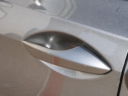 Used 2017 Lexus RX 450h AWD image 39