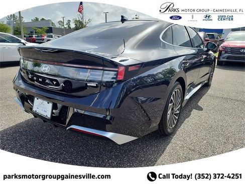 New 2025 Hyundai Sonata Limited image 3